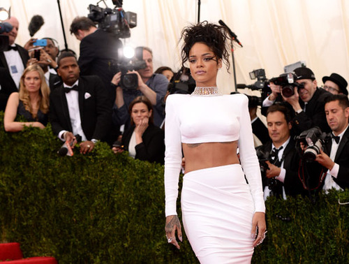 Рианна “Бонд 24”-д дүр бүтээнэ